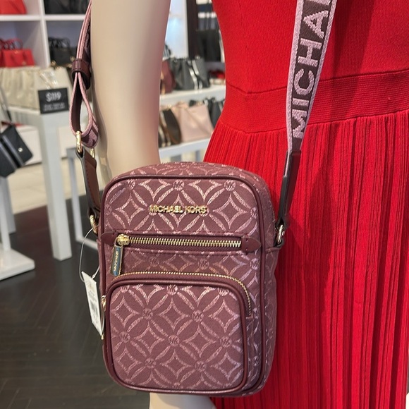 Michael Kors Jet Set Medium Signature Logo Crossbody Bag
Oxblood Multi Jacquard - Picture 3 of 16